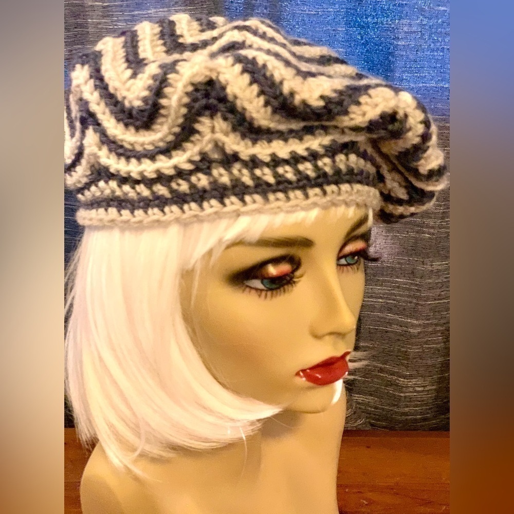 Handmade Unisex Knit Crochet Beret Hat Teen Adult OS Blue White - Picture 2 of 3